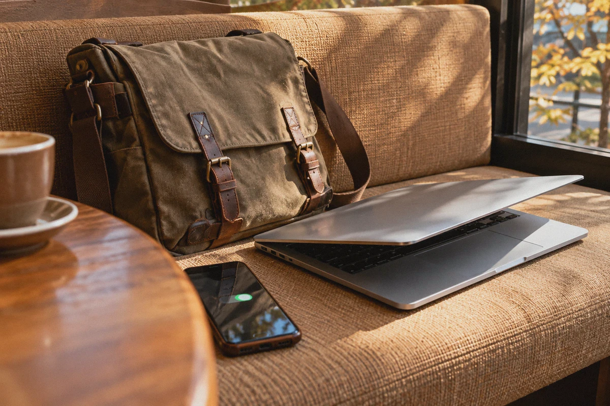 Laptop and phone ready for a change of network.