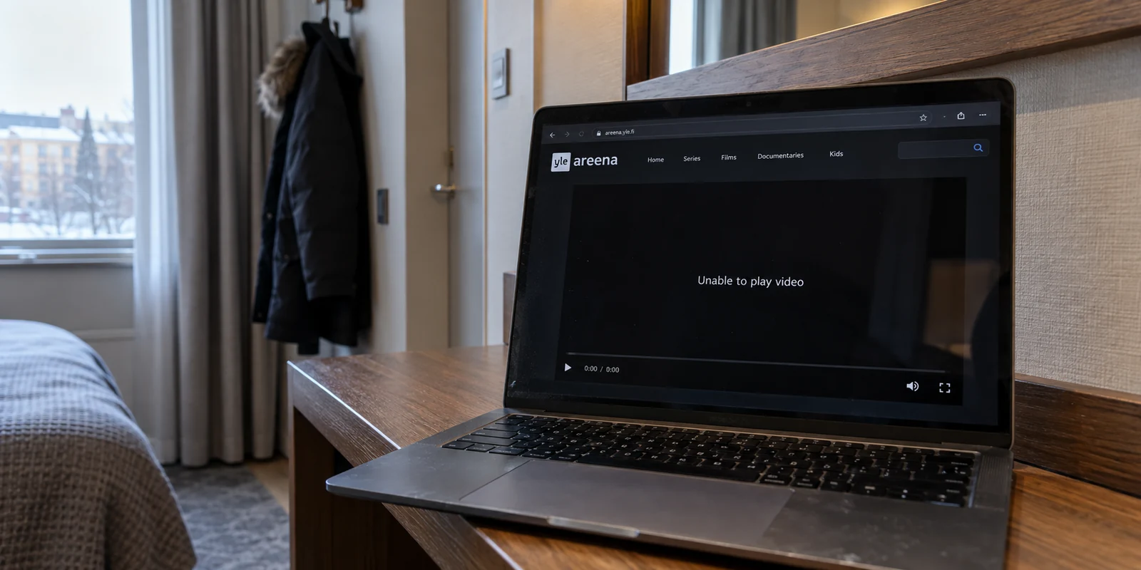 Yle Areena displays a playback failure on a laptop in a Helsinki hotel.