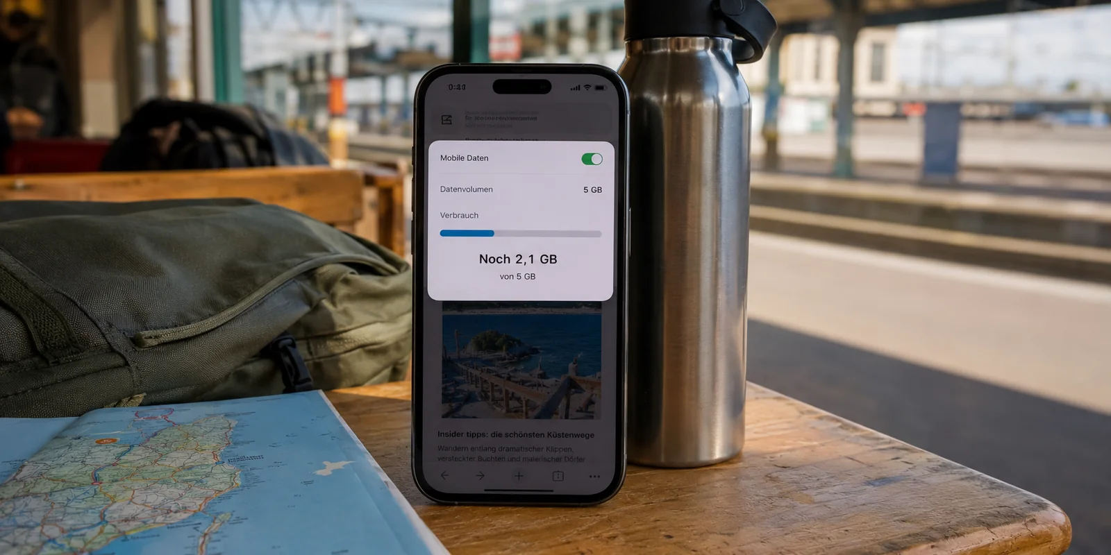 Auf einer Reise zeigt das Smartphone, dass von einem 5-GB-Datenpaket nur noch 2,1 GB übrig sind.