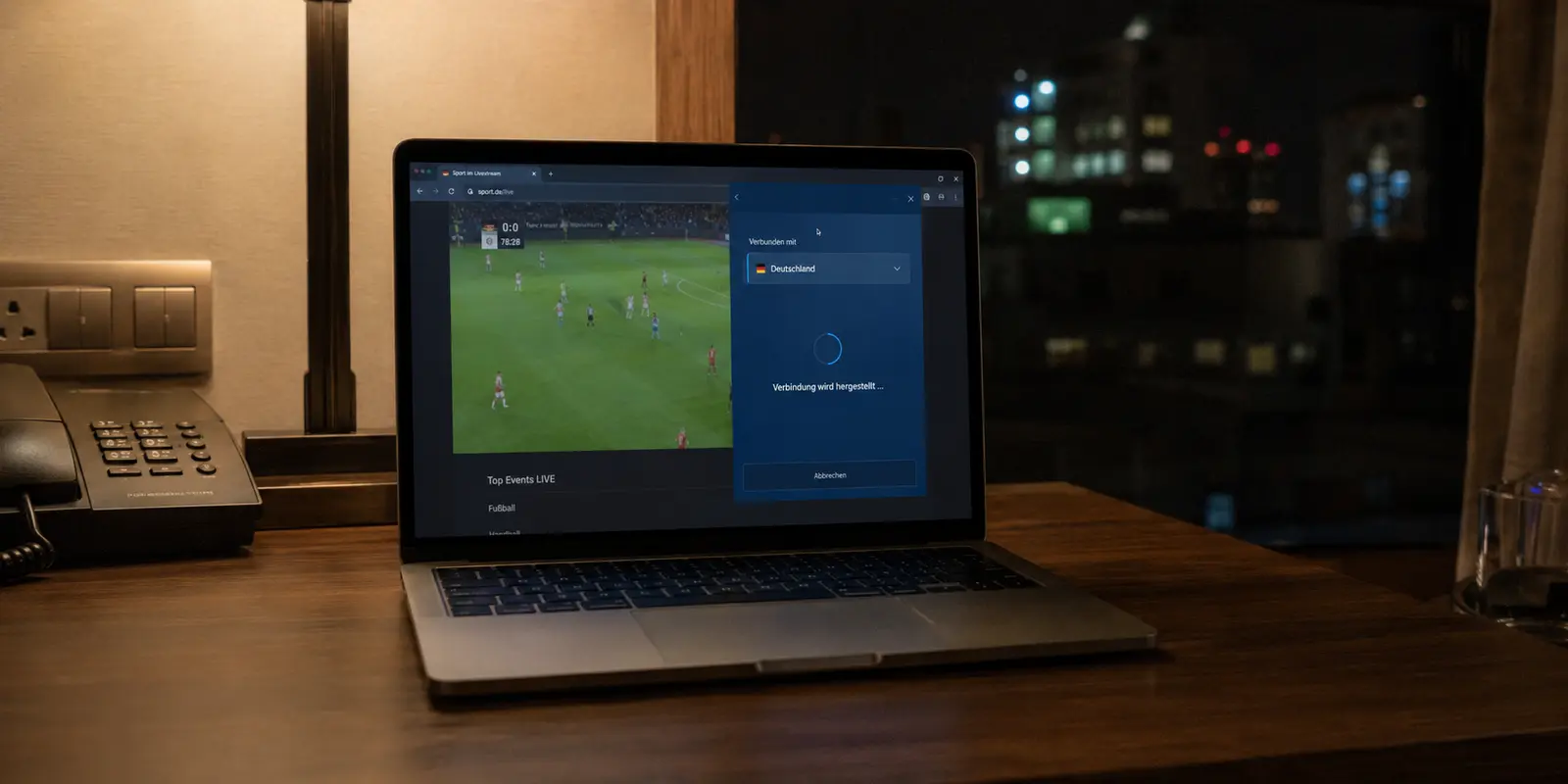 Ein Laptop in einem Hotelzimmer in Amman bleibt beim Aufbau einer deutschen VPN-Verbindung hängen