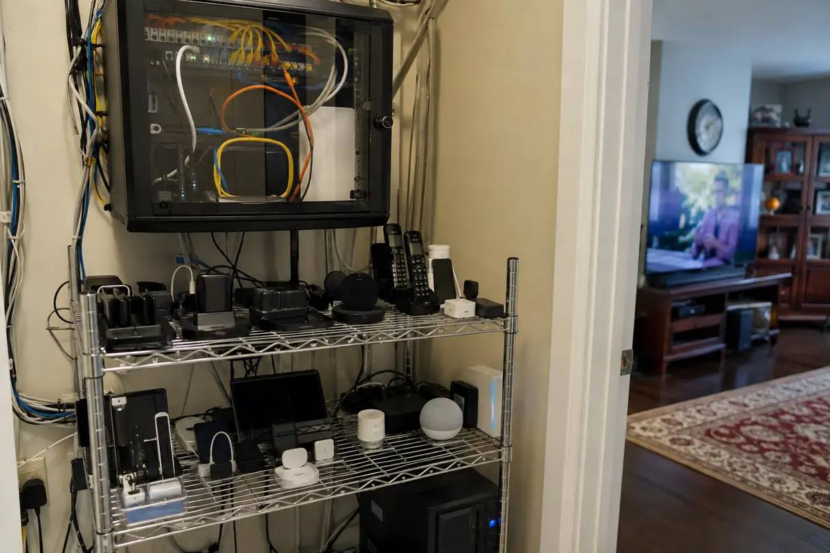 Télévision et appareils d’un salon familial
