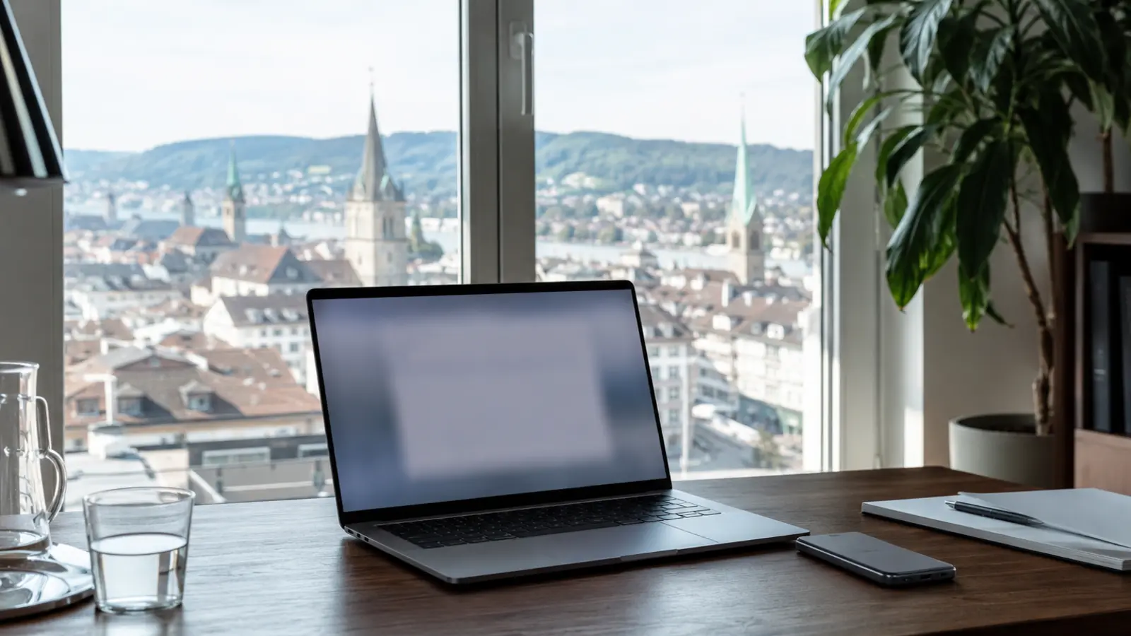 Notebook mit fehlgeschlagener Firmenverbindung in einem Arbeitsbereich