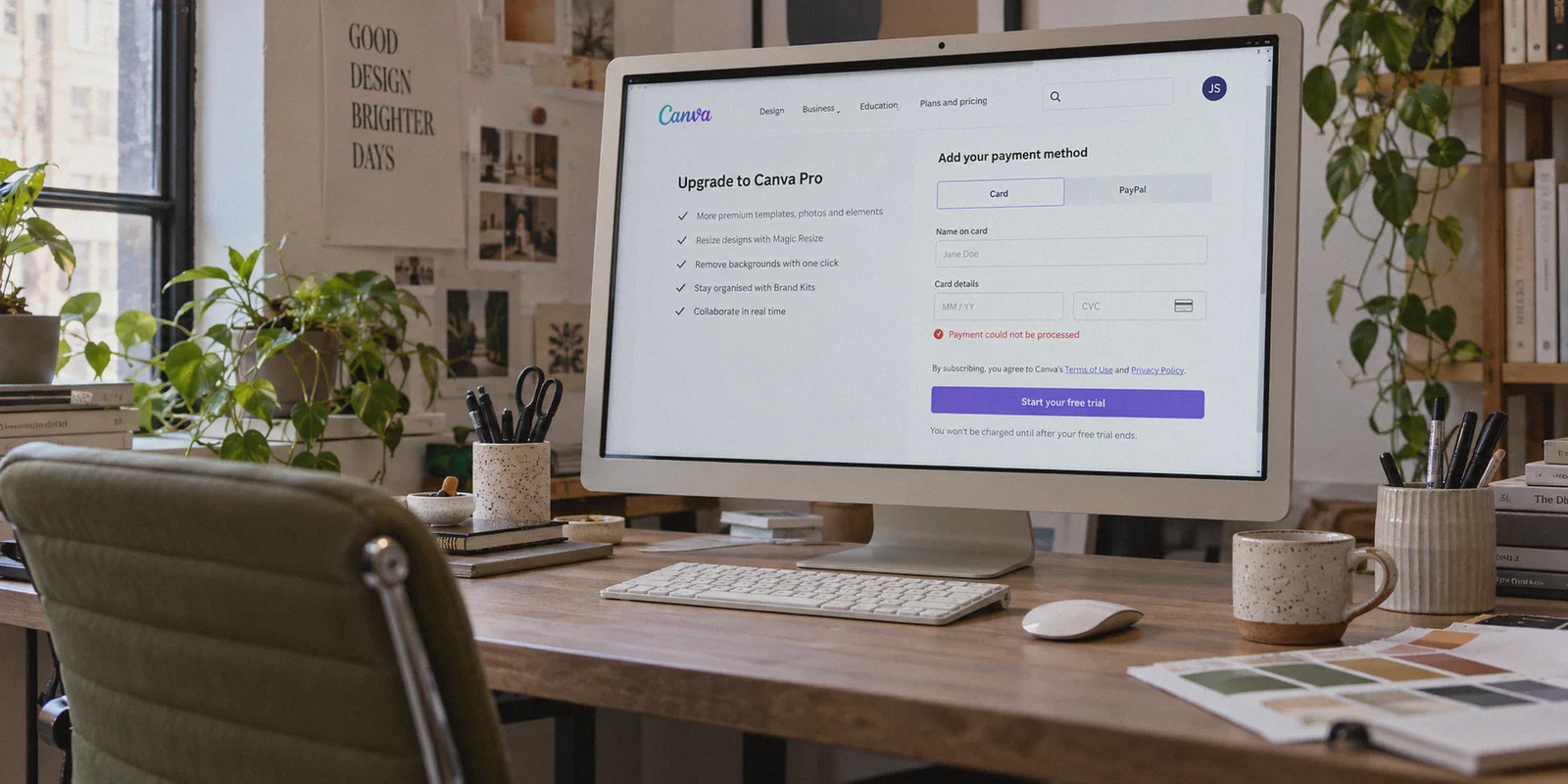 Designer’s monitor displaying a subscription payment error.
