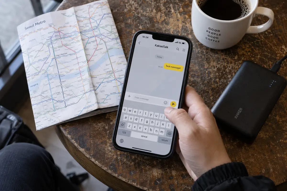 A traveler sends one KakaoTalk test message over a steady 5G connection