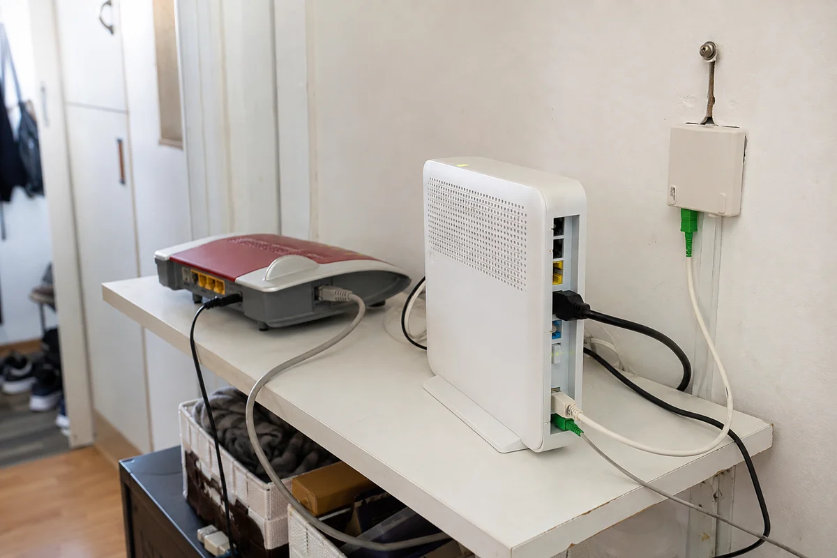 Zwei hintereinander angeschlossene Router am Glasfaseranschluss