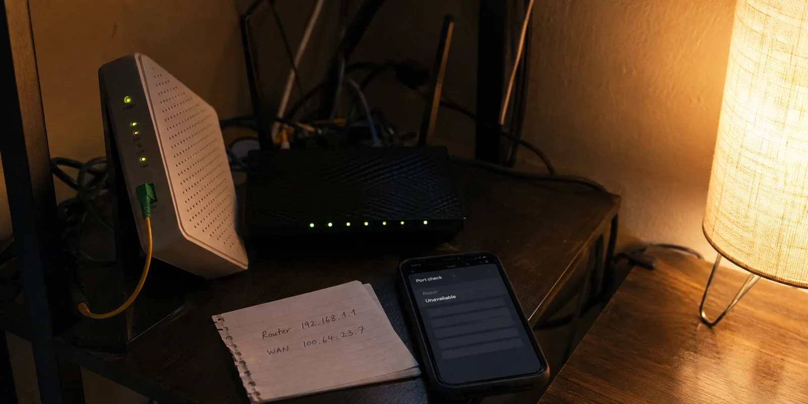 Router doméstico con dos direcciones distintas y una comprobación de puerto no disponible