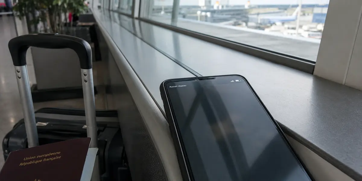 Une connexion Wi‑Fi d’hôtel permet d’utiliser Internet, mais elle ne remplace pas l’accès mobile du forfait.