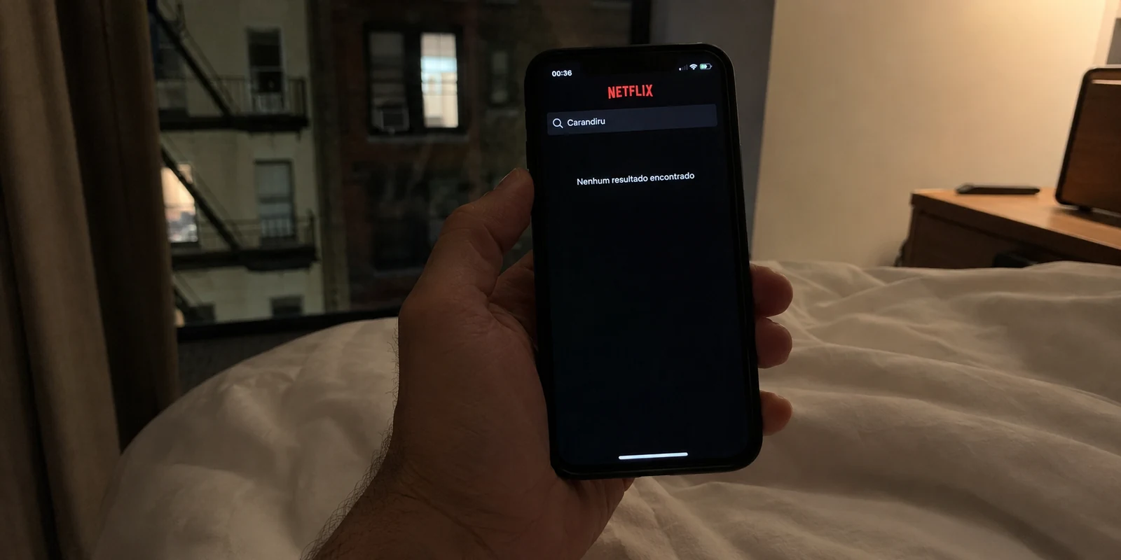 A busca por Carandiru não encontra resultados no celular durante a viagem.
