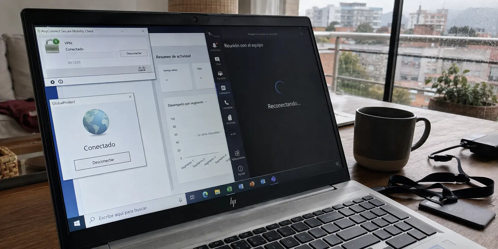 Dos clientes VPN indican conexión mientras la reunión de trabajo intenta reconectarse en Bogotá