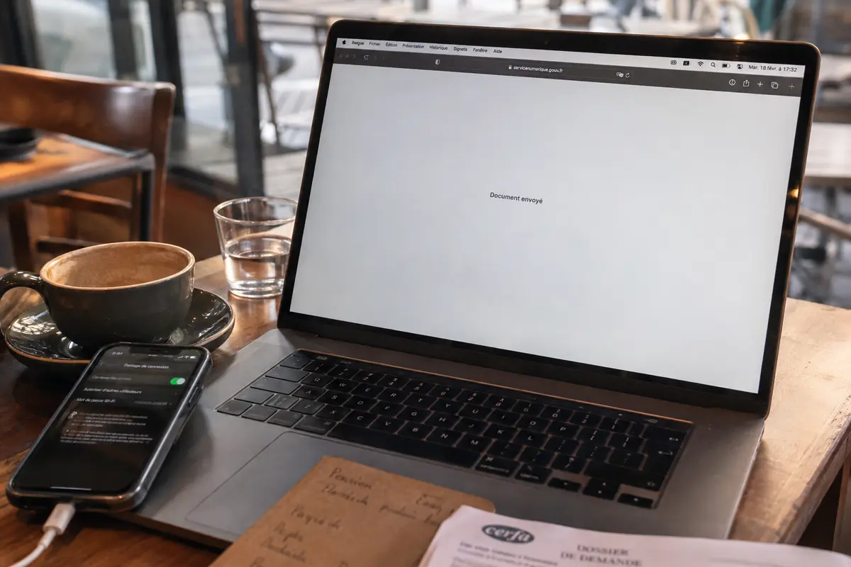 Un document envoyé depuis un ordinateur resté connecté grâce au partage de connexion d’un téléphone