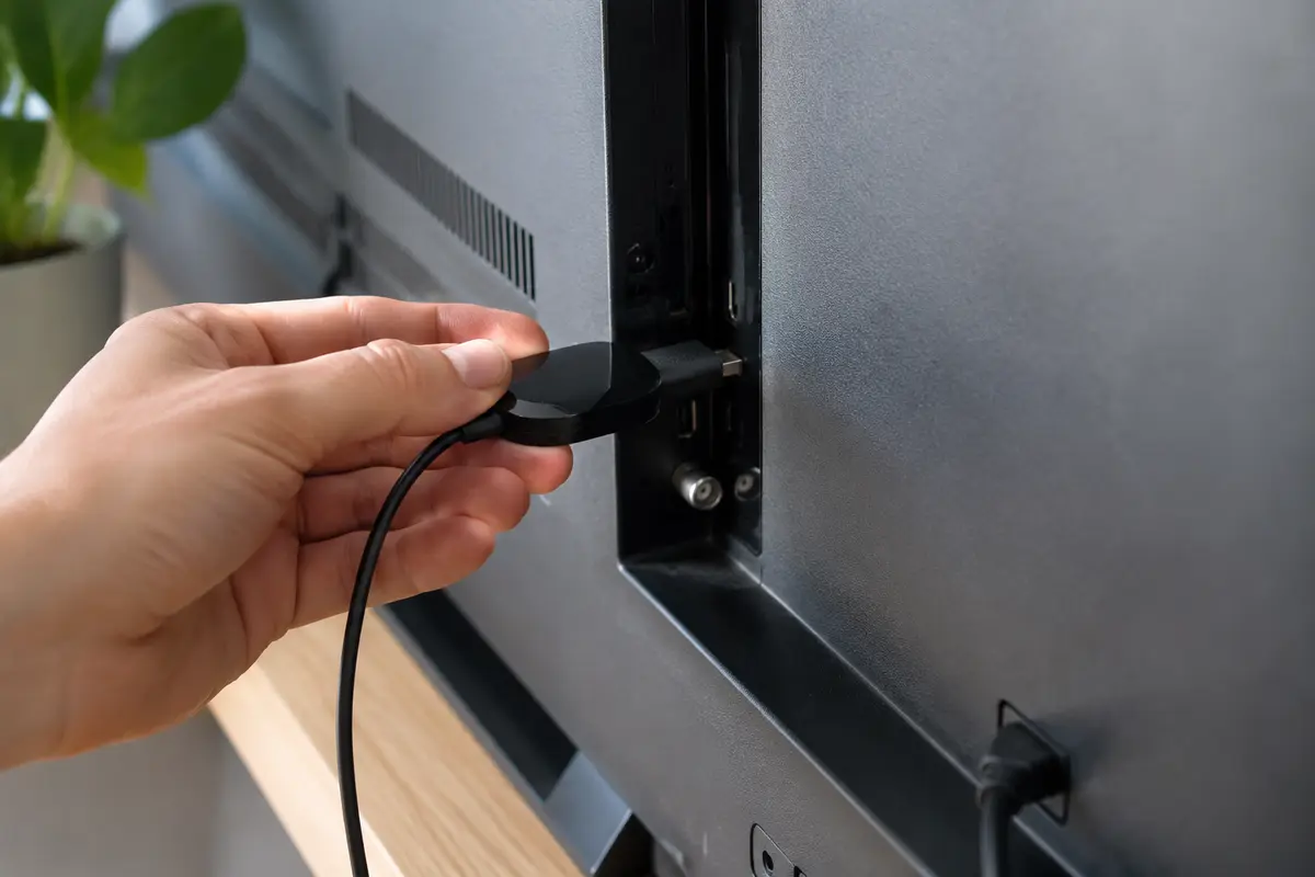 Dispositivo de streaming conectado directamente al puerto HDMI de una sola televisión