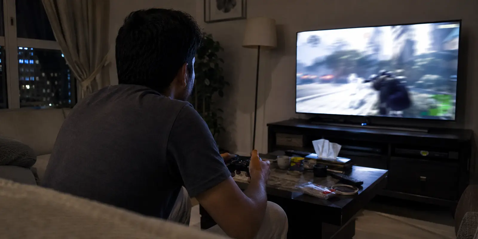 لاعب يختبر ثبات الاتصال خلال مباراة عبر الإنترنت