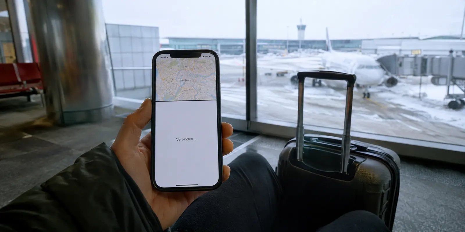 Am Moskauer Flughafen lädt eine Karte, während der Messenger trotz LTE bei Verbinden stehen bleibt
