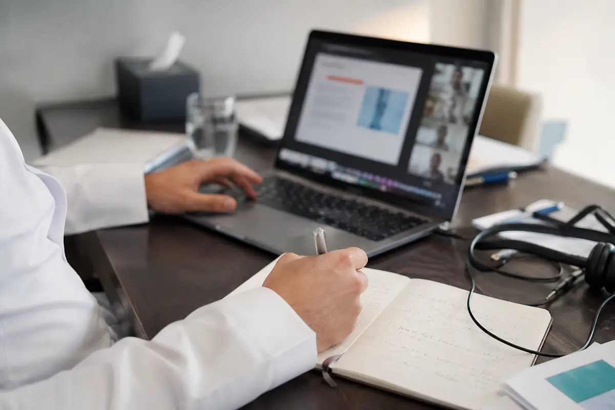 ملاحظات وعرض شاشة مستمر خلال مكالمة عمل مستقرة